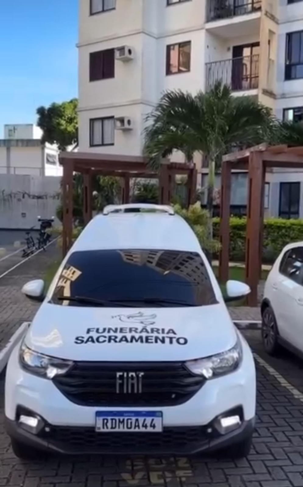 Veículo da Funerária Sacramento em atendimento residencial